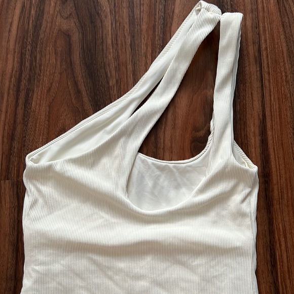 L*Space Phoebe One Piece Classic - Picture 12 of 16